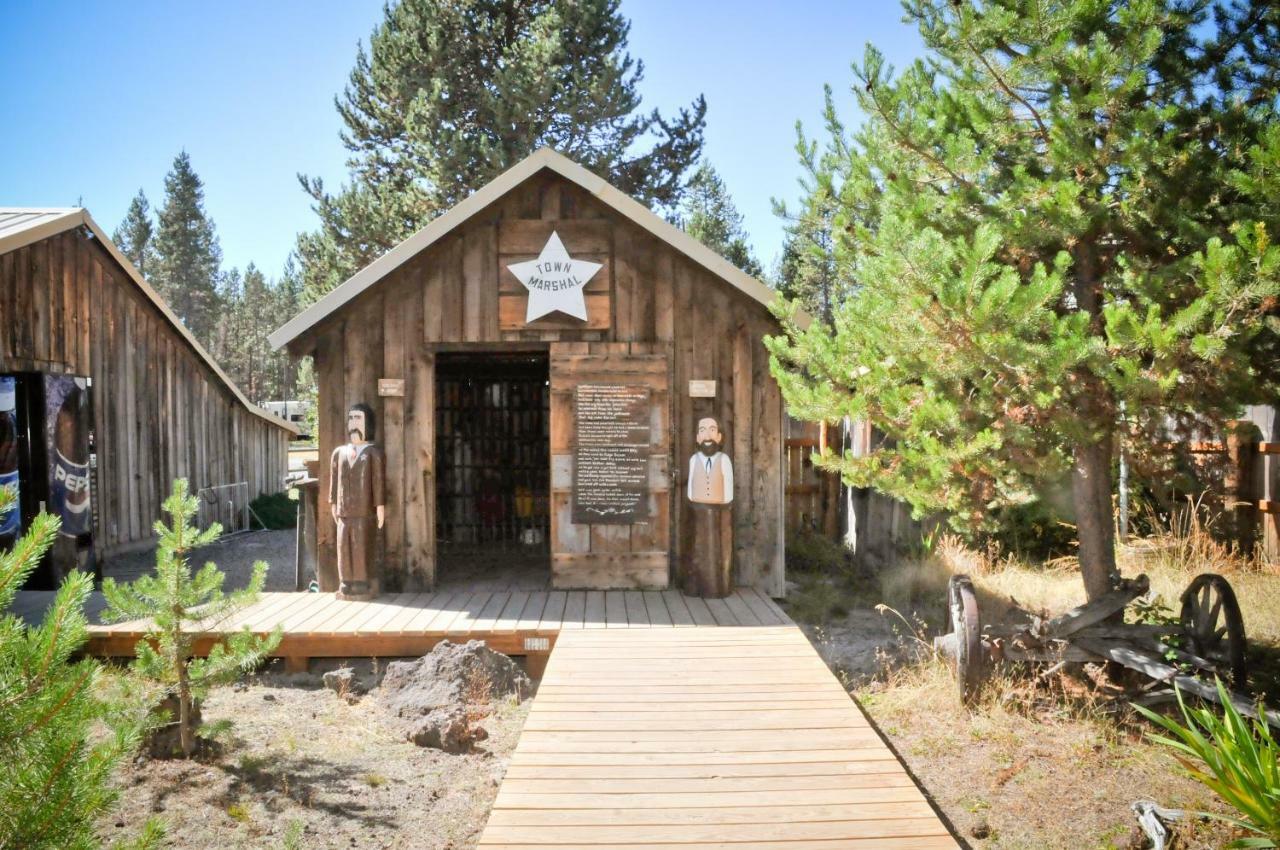 Bend-Sunriver Camping Resort Two-Bedroom Cabin 7 Экстерьер фото