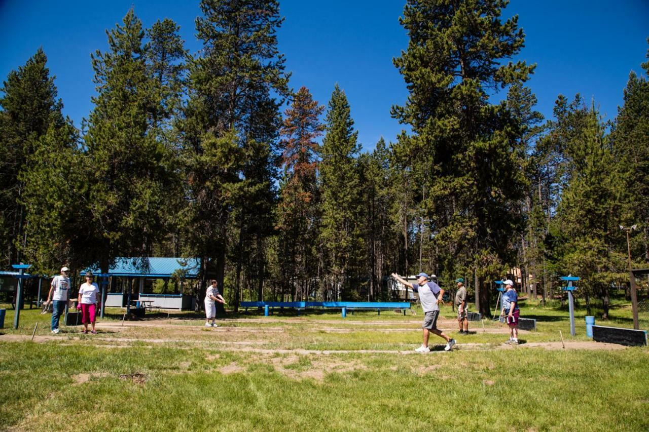 Bend-Sunriver Camping Resort Two-Bedroom Cabin 7 Экстерьер фото